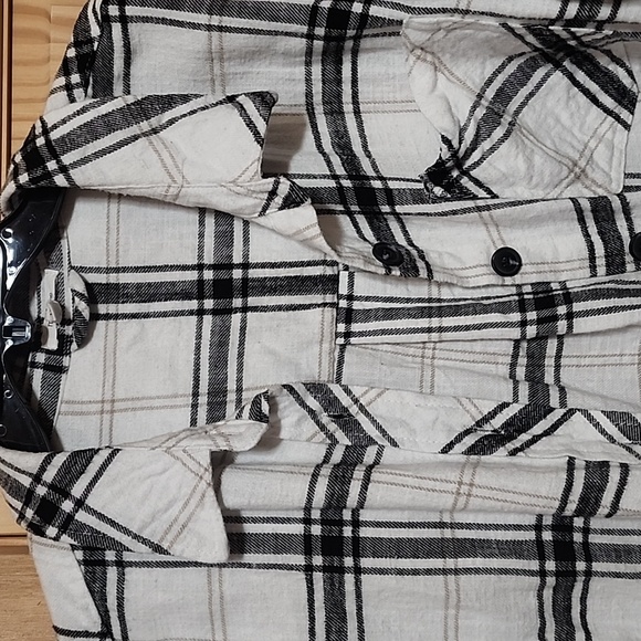 ⭐️Maurice's Flannel⭐️ New - Picture 2 of 5